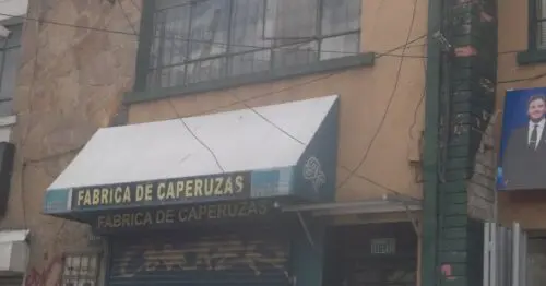 FABRICA DE CAPERUZAS FABRICA DE CAPERUZAS